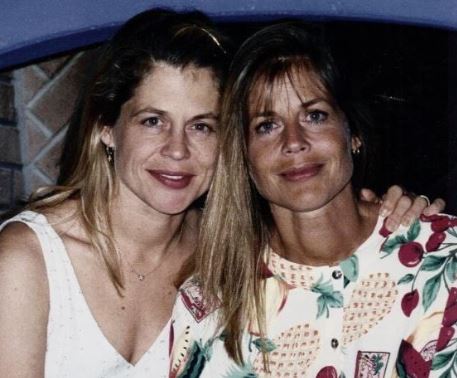 Leslie Hamilton Gearren with her twin sister Linda Hamilton